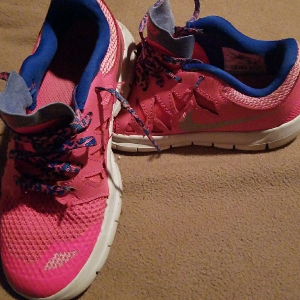 Girls Nike shoes size 1.5y